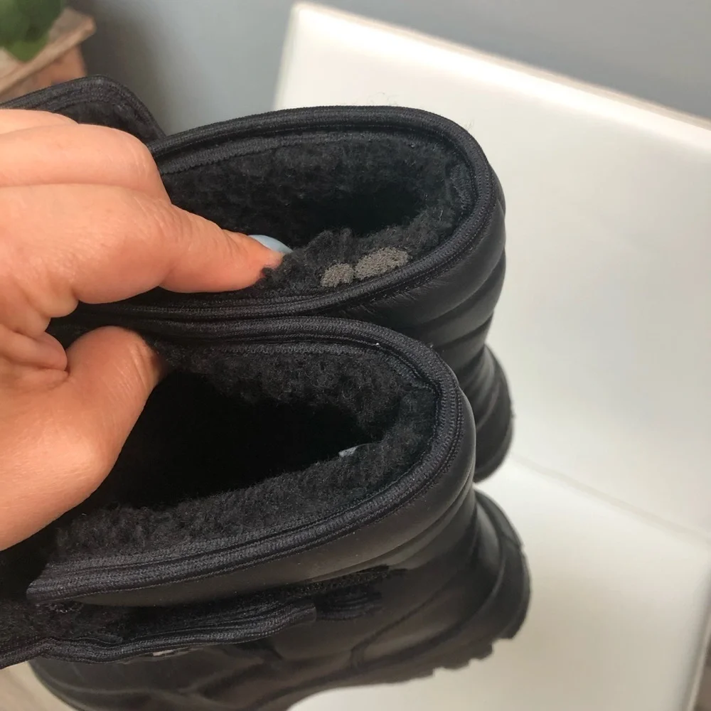 Black snow boots